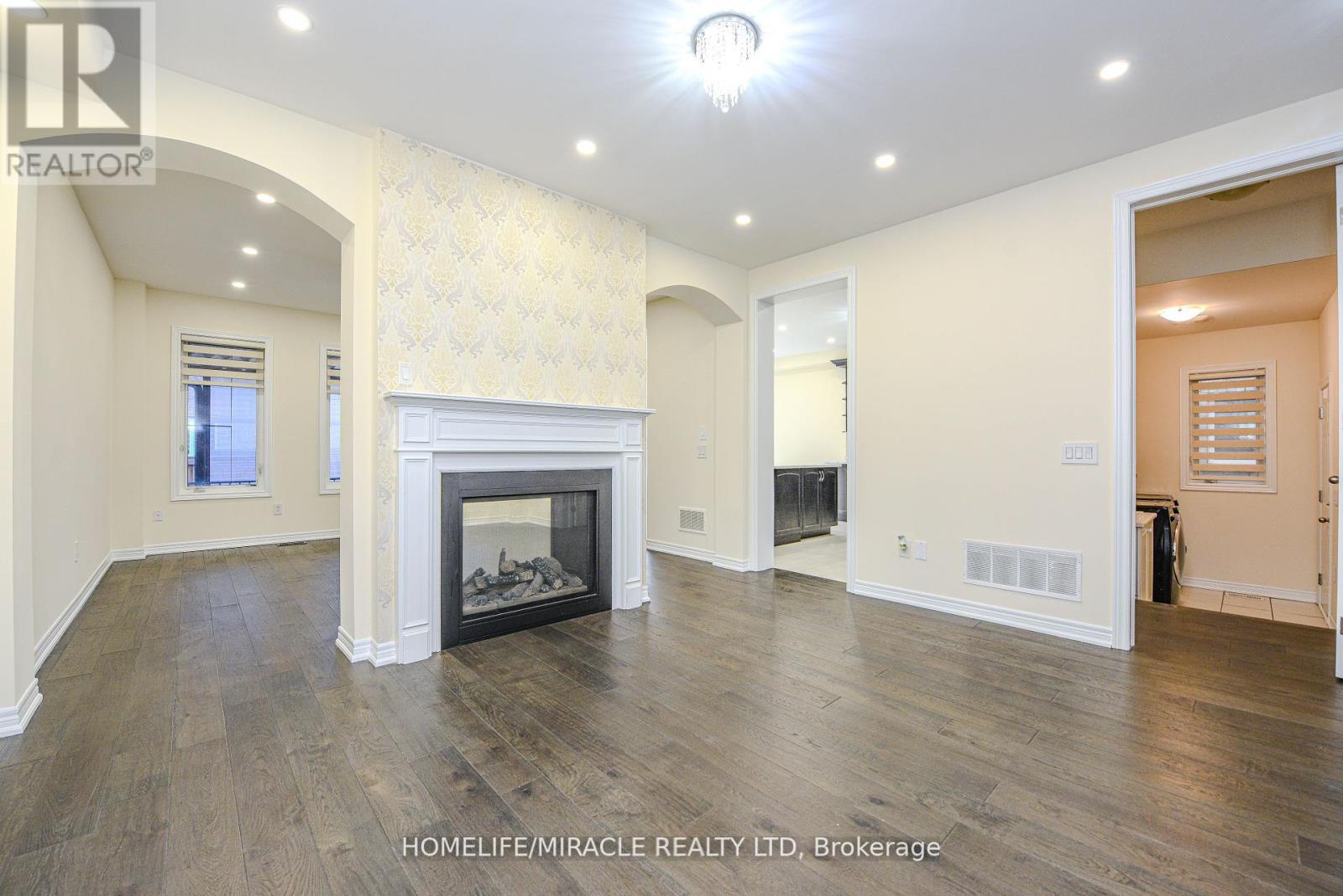 56 Monument Trail, Brampton, Ontario  L7A 4M9 - Photo 9 - W12202104