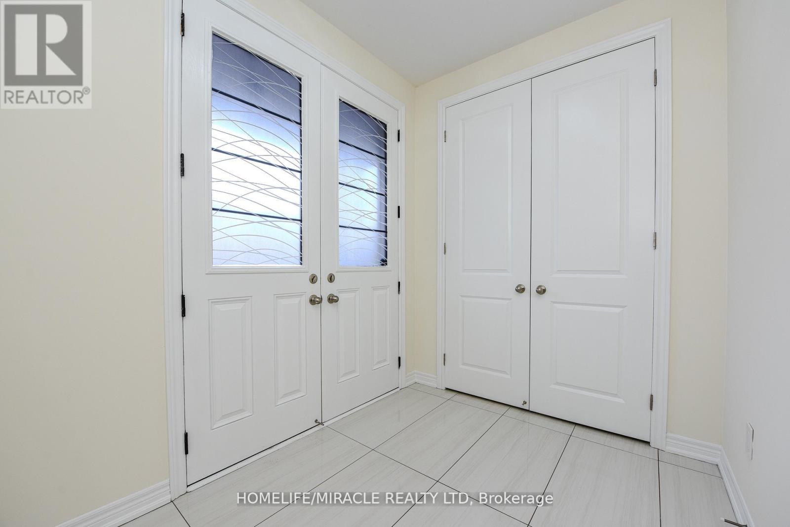 56 Monument Trail, Brampton, Ontario  L7A 4M9 - Photo 4 - W12202104