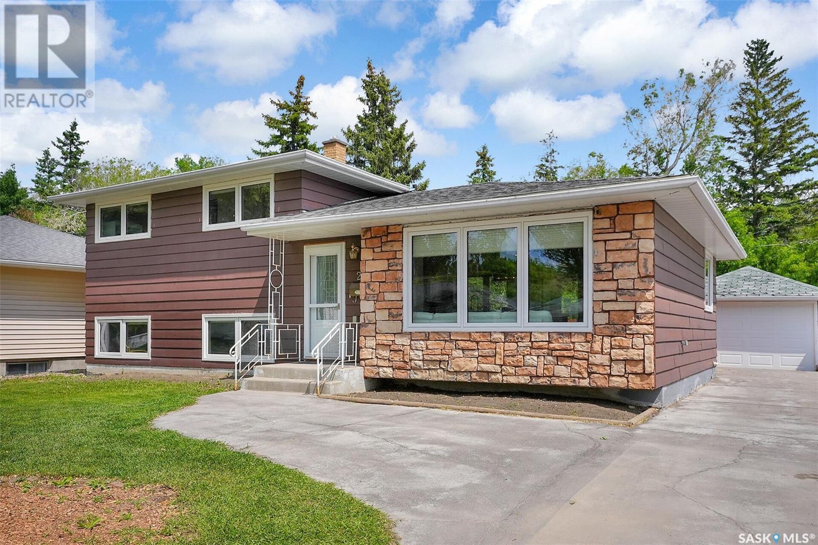 25 Probe Street, Regina, Saskatchewan  S4R 4V2 - Photo 2 - SK008598