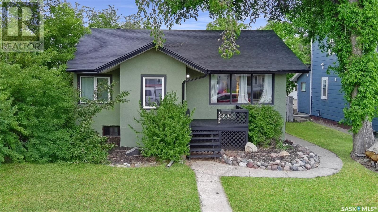 Property at 325 3rd AVENUE NE image 1