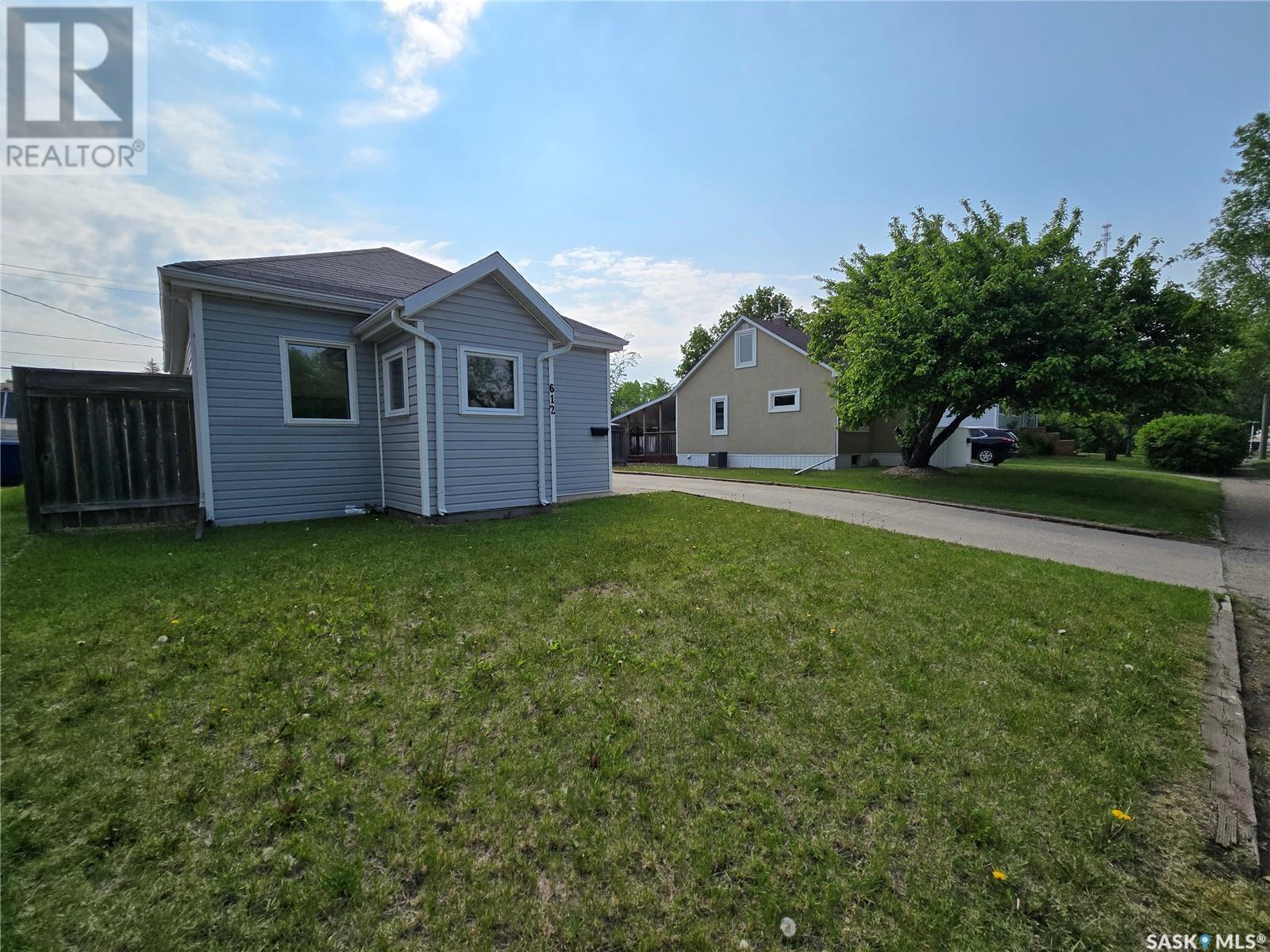 612 3rd STREET SE, Weyburn, Saskatchewan