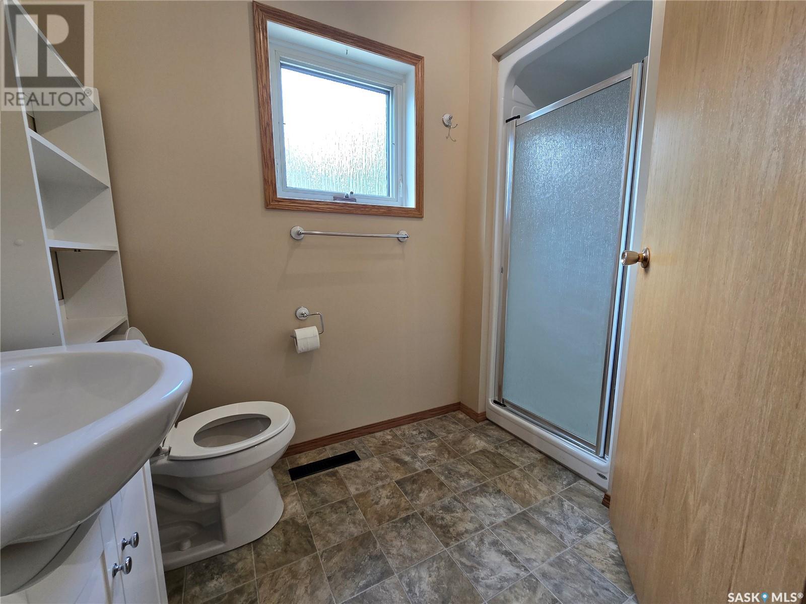 612 3rd Street Se, Weyburn, Saskatchewan  S4H 2E1 - Photo 10 - SK008450