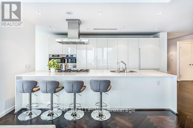 4701 - 180 University Avenue, Toronto, Ontario  M5H 0A2 - Photo 10 - C12203252