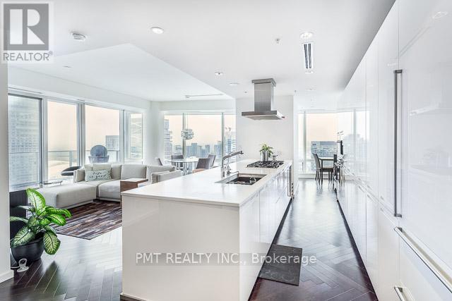 4701 - 180 University Avenue, Toronto, Ontario  M5H 0A2 - Photo 2 - C12203252