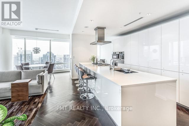 4701 - 180 University Avenue, Toronto, Ontario  M5H 0A2 - Photo 3 - C12203252