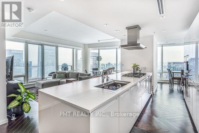 4701 - 180 University Avenue, Toronto, Ontario  M5H 0A2 - Photo 4 - C12203252