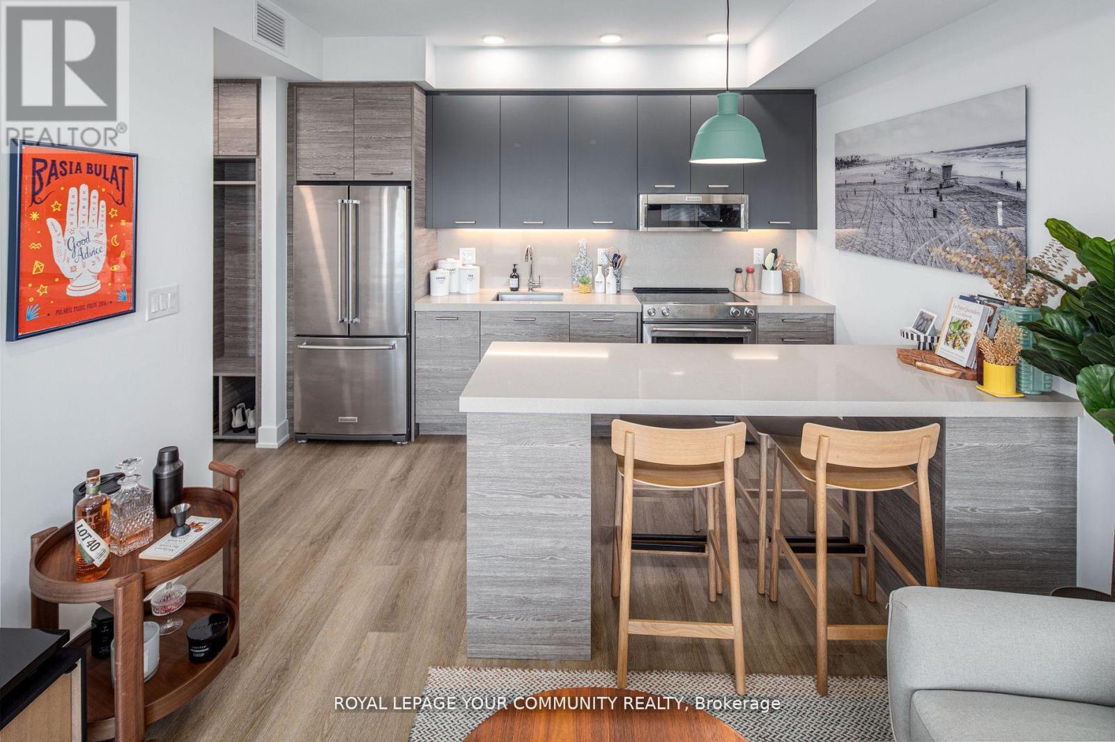 810 - 484 Spadina Avenue, Toronto, Ontario  M5S 0E4 - Photo 2 - C12203320