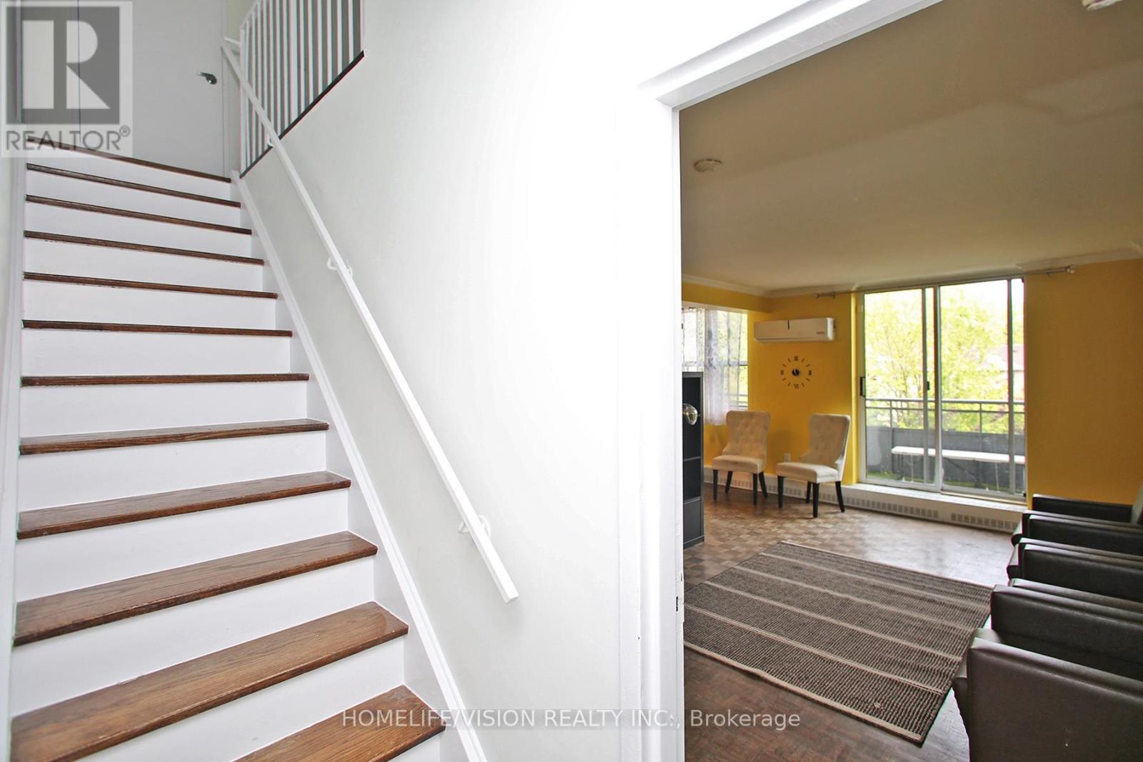 207 - 1071 Woodbine Avenue, Toronto, Ontario  M4C 4C2 - Photo 3 - E12203284