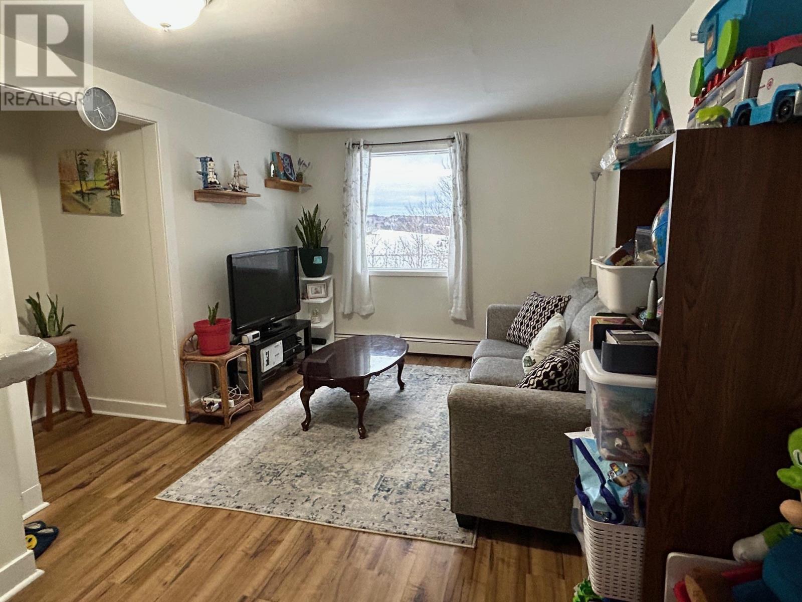 205 Lawrence Street, Lunenburg, Nova Scotia  B0J 1C0 - Photo 5 - 202503099