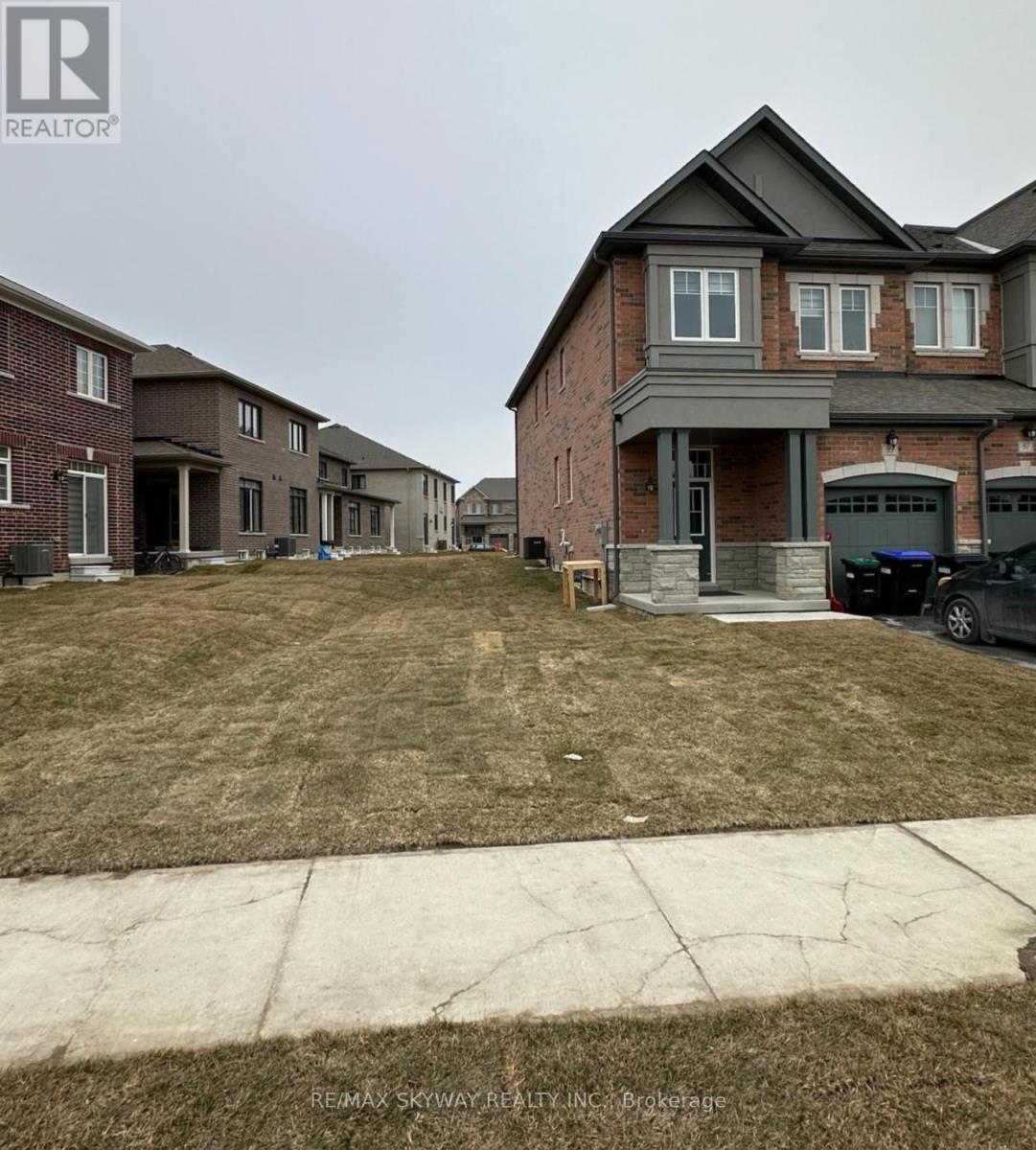 99 Jonkman Boulevard, Bradford West Gwillimbury (Bradford), Ontario  L3Z 2A6 - Photo 1 - N12203326