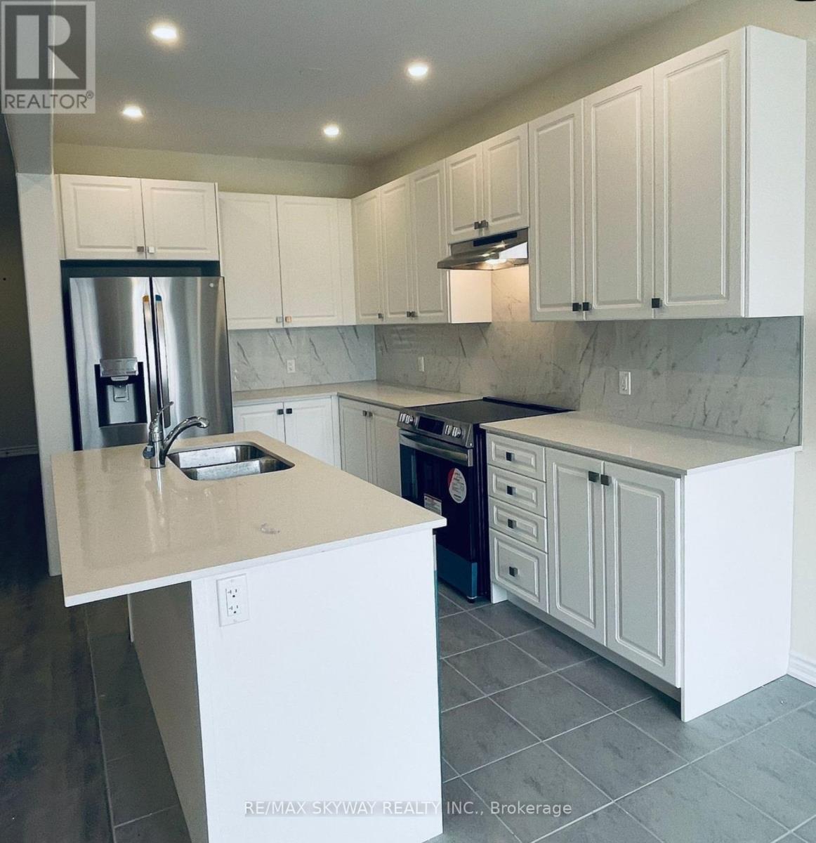 99 Jonkman Boulevard, Bradford West Gwillimbury (Bradford), Ontario  L3Z 2A6 - Photo 5 - N12203326