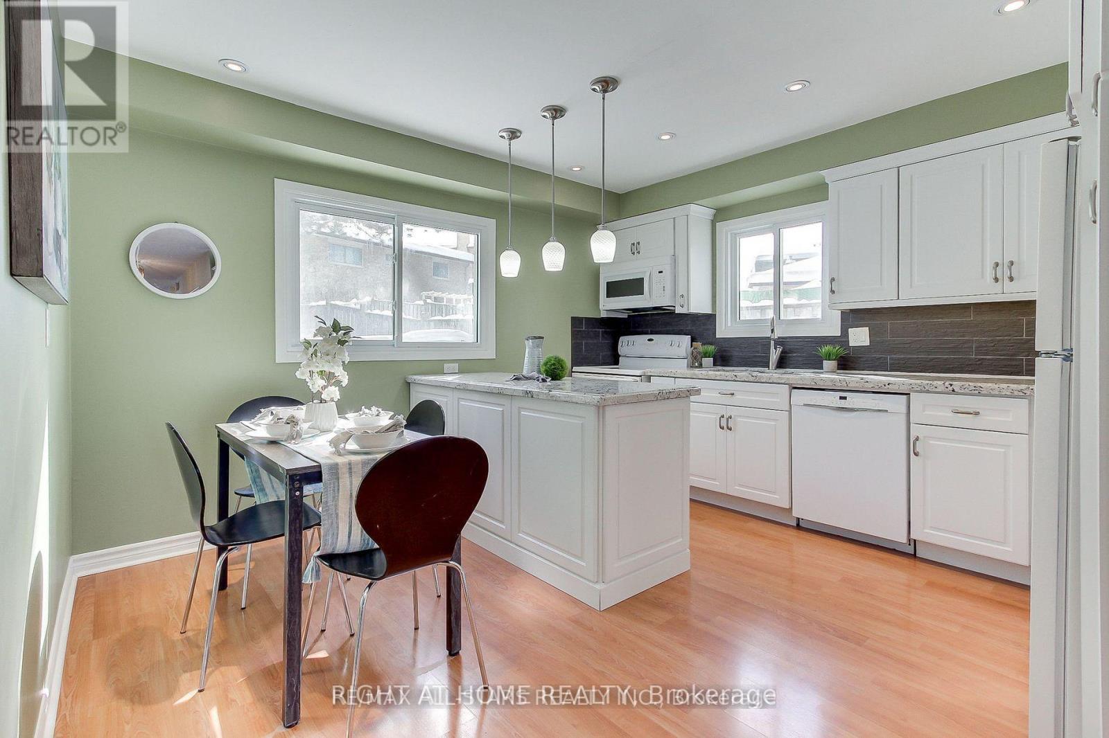 113 Lowe Boulevard, Newmarket, Ontario  L3Y 5T3 - Photo 12 - N12203346