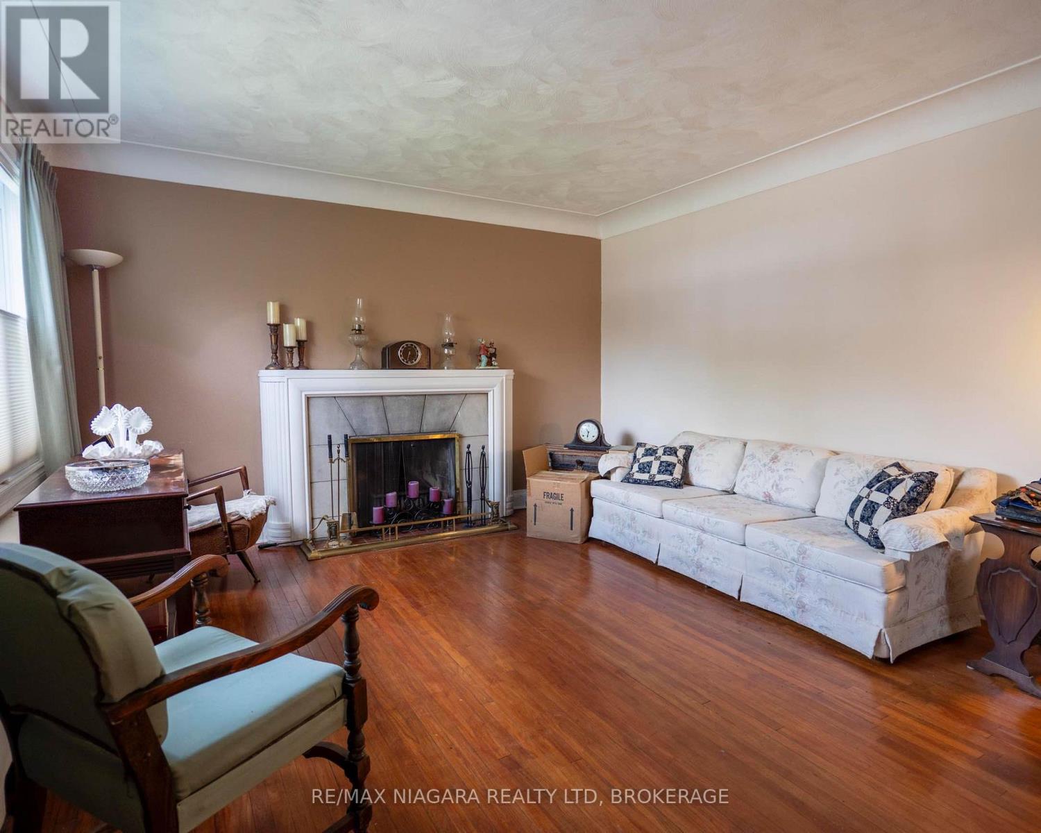 10 Highland Road, Oakville, Ontario  L6K 1S7 - Photo 3 - W12203493