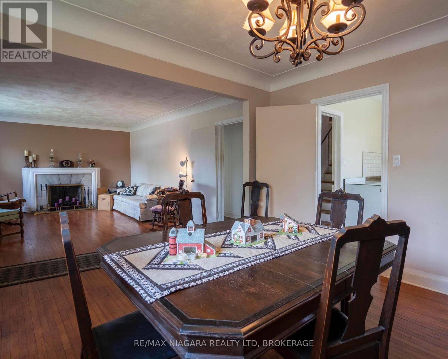 10 Highland Road, Oakville, Ontario  L6K 1S7 - Photo 6 - W12203493