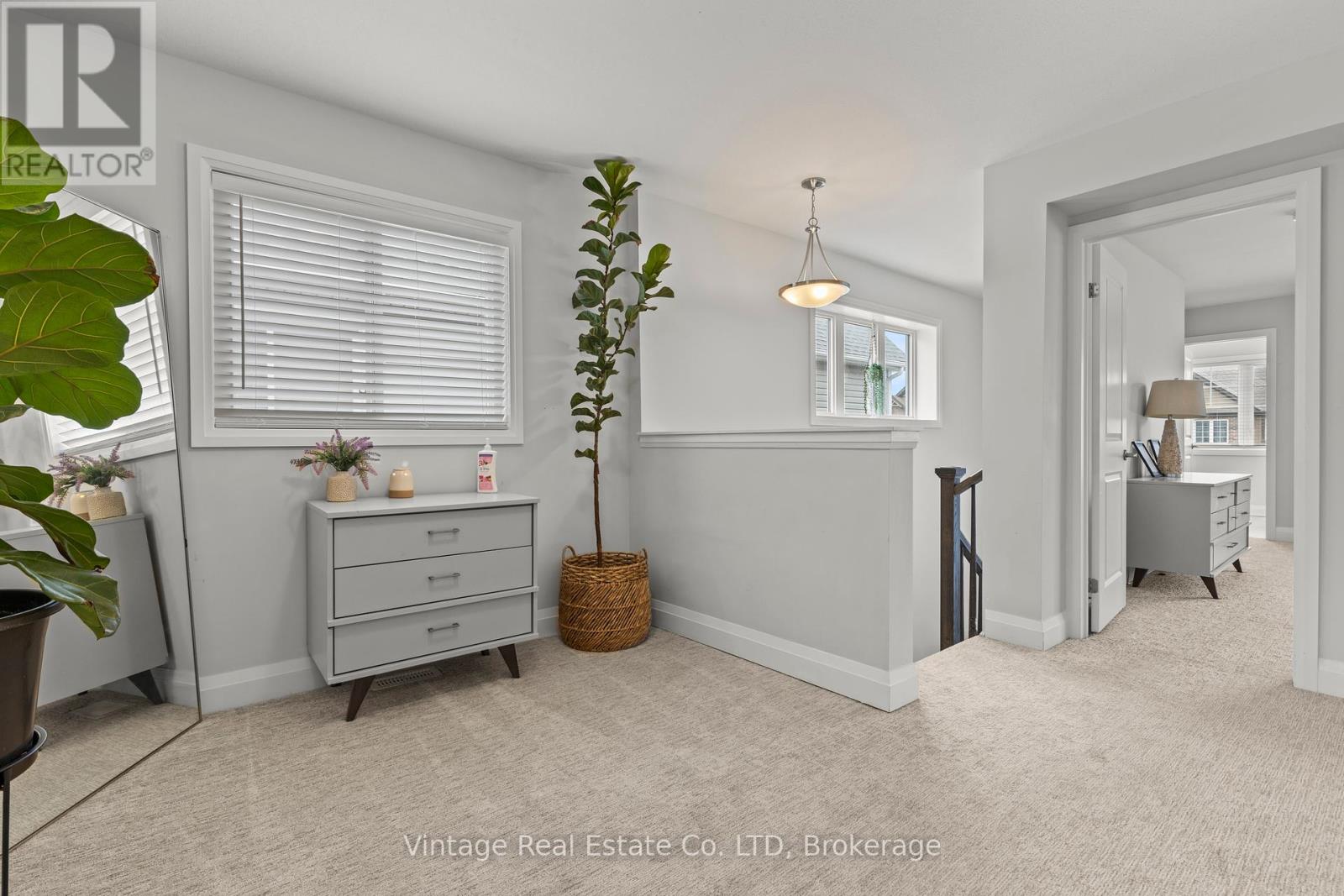 112 Bur Oak Drive, Thorold (Confederation Heights), Ontario  L2V 0L8 - Photo 11 - X12203352