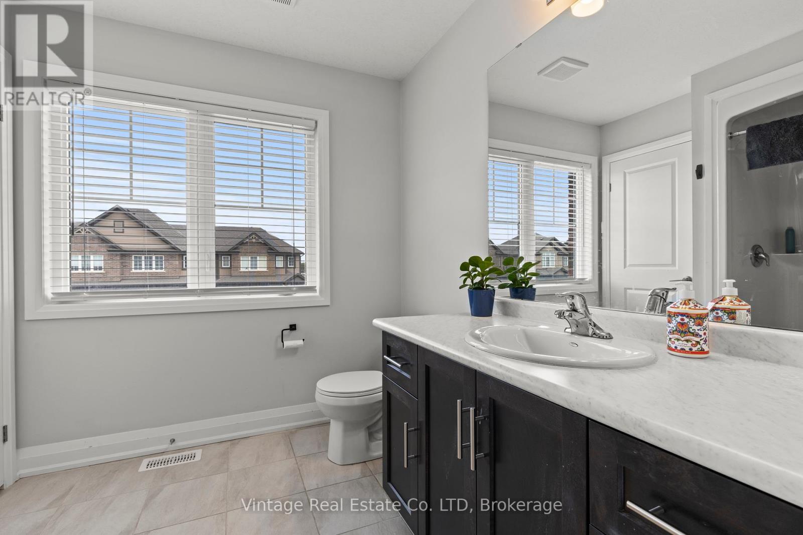 112 Bur Oak Drive, Thorold (Confederation Heights), Ontario  L2V 0L8 - Photo 14 - X12203352