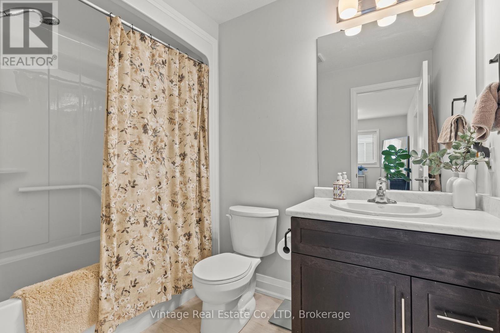 112 Bur Oak Drive, Thorold (Confederation Heights), Ontario  L2V 0L8 - Photo 17 - X12203352
