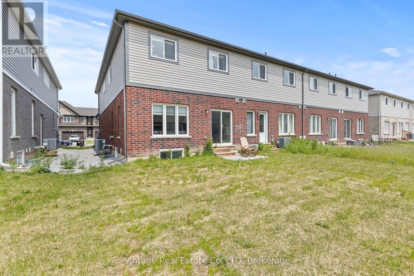 112 Bur Oak Drive, Thorold (Confederation Heights), Ontario  L2V 0L8 - Photo 18 - X12203352