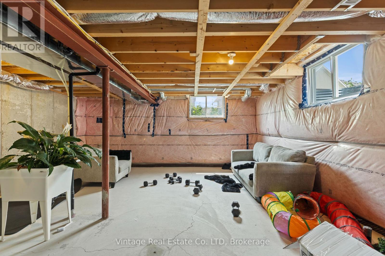 112 Bur Oak Drive, Thorold (Confederation Heights), Ontario  L2V 0L8 - Photo 21 - X12203352