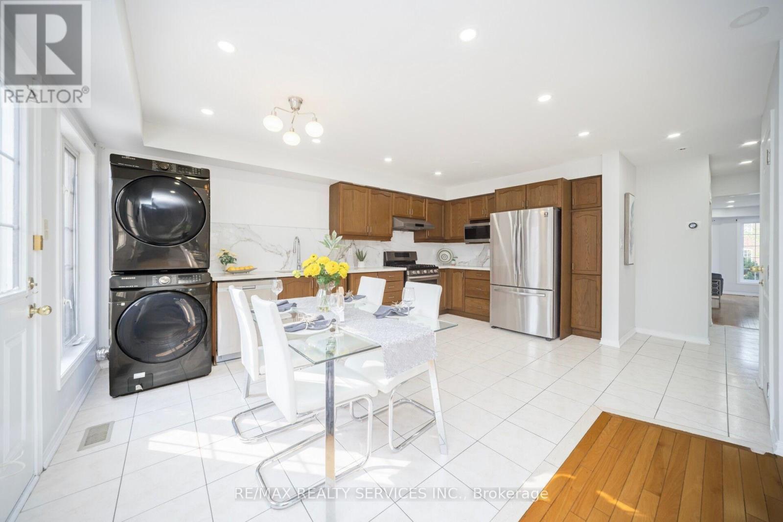2 Iceberg Trail, Brampton, Ontario  L6R 0H9 - Photo 14 - W12203062