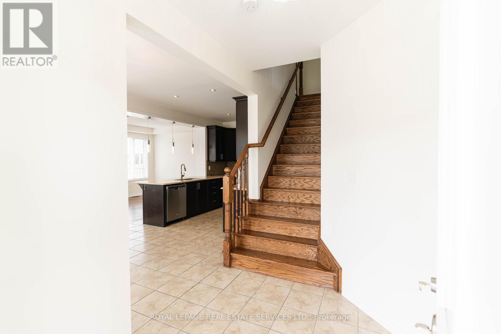 974 Penson Crescent, Milton, Ontario  L9T 8Z7 - Photo 13 - W12203253