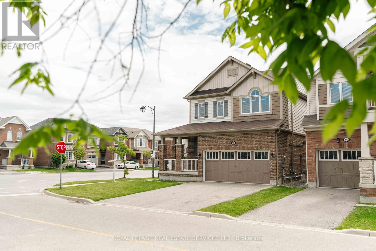 974 Penson Crescent, Milton, Ontario  L9T 8Z7 - Photo 4 - W12203253