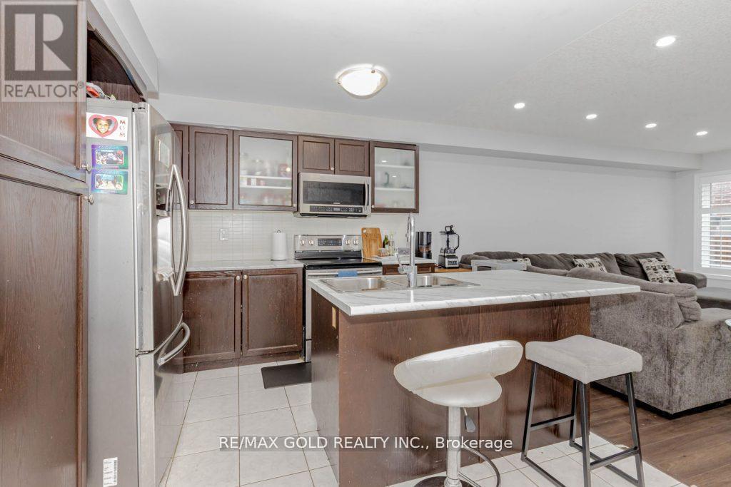 475 Queen Mary Drive, Brampton, Ontario  L7A 0C7 - Photo 10 - W12203256