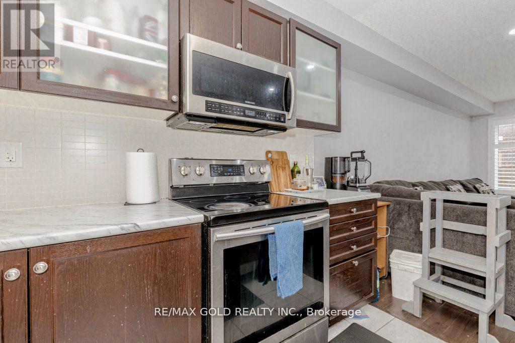 475 Queen Mary Drive, Brampton, Ontario  L7A 0C7 - Photo 13 - W12203256