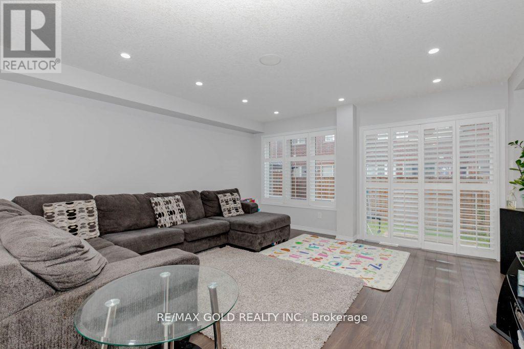 475 Queen Mary Drive, Brampton, Ontario  L7A 0C7 - Photo 15 - W12203256