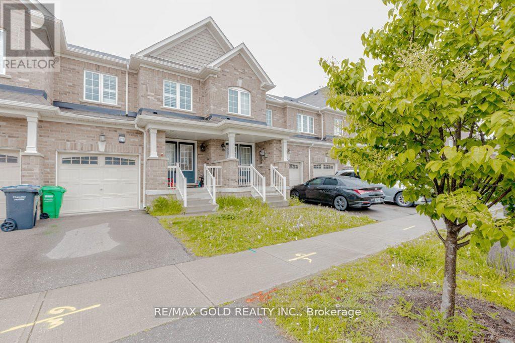 475 Queen Mary Drive, Brampton, Ontario  L7A 0C7 - Photo 2 - W12203256