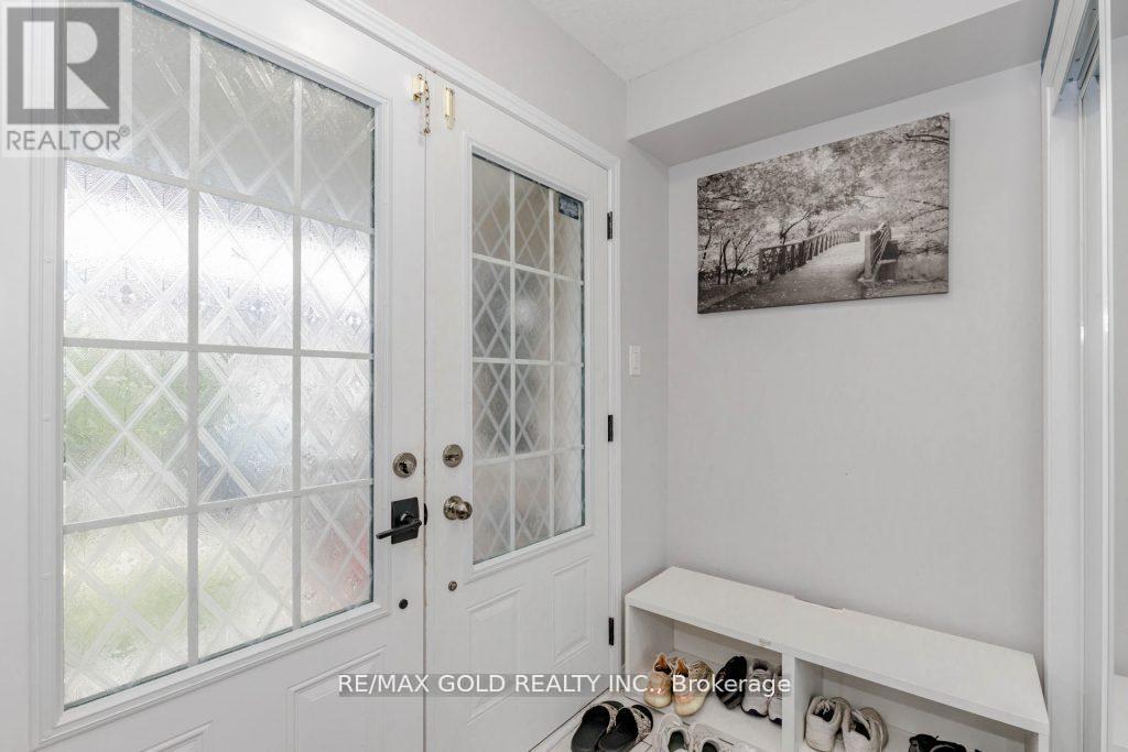475 Queen Mary Drive, Brampton, Ontario  L7A 0C7 - Photo 6 - W12203256
