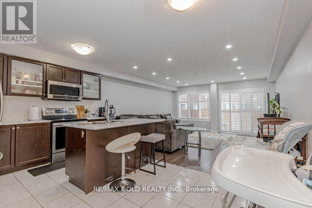 475 Queen Mary Drive, Brampton, Ontario  L7A 0C7 - Photo 9 - W12203256