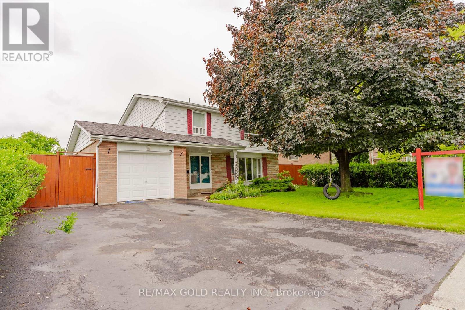 3 Crawley Drive, Brampton, Ontario  L6T 2R6 - Photo 2 - W12203267