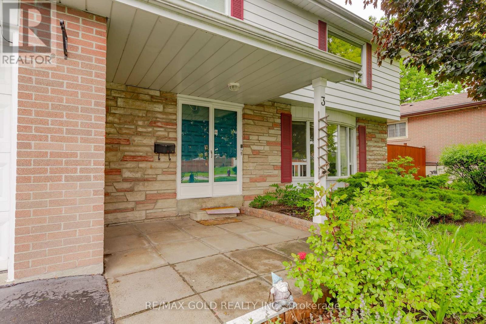 3 Crawley Drive, Brampton, Ontario  L6T 2R6 - Photo 4 - W12203267