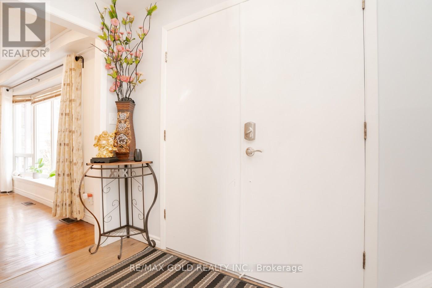 3 Crawley Drive, Brampton, Ontario  L6T 2R6 - Photo 6 - W12203267