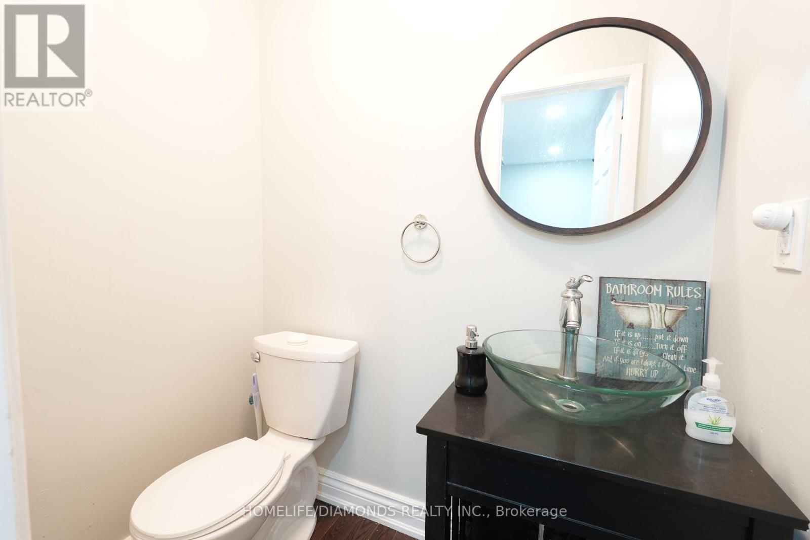 32 Barrington Crescent, Brampton, Ontario  L6Z 1N3 - Photo 9 - W12203321