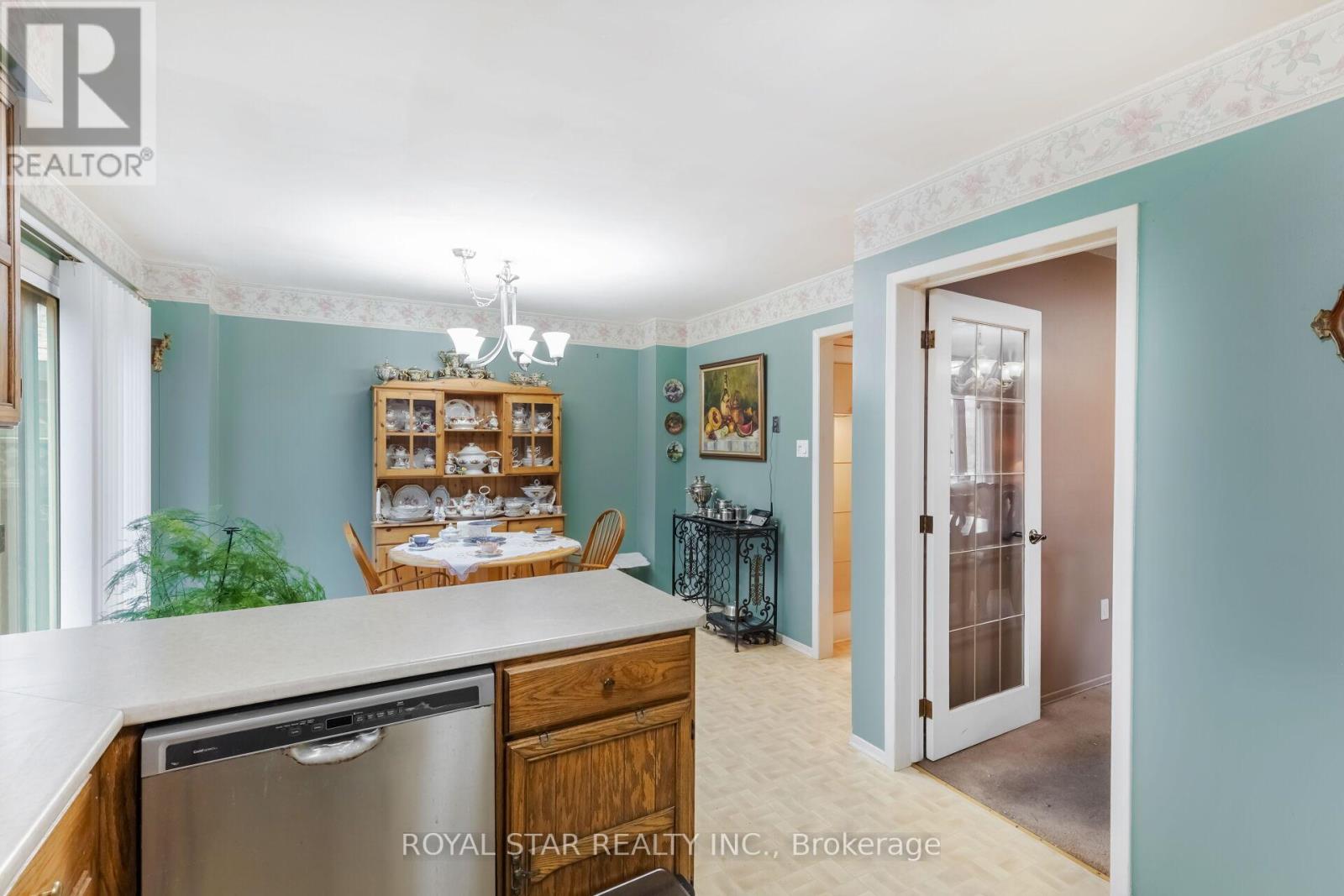 89 Dumfries Avenue, Brampton, Ontario  L6Z 2X1 - Photo 11 - W12203337