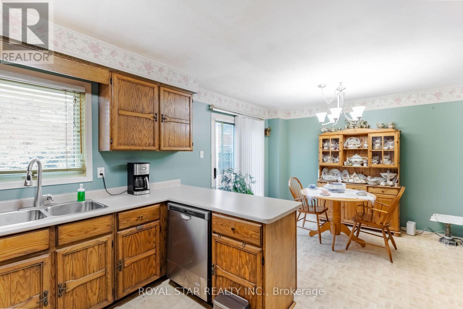 89 Dumfries Avenue, Brampton, Ontario  L6Z 2X1 - Photo 12 - W12203337