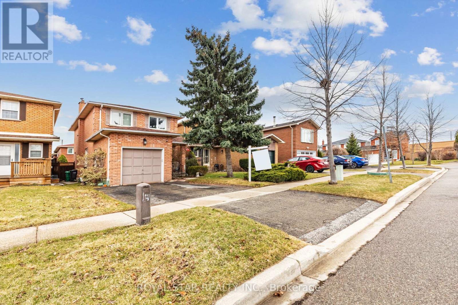 89 Dumfries Avenue, Brampton, Ontario  L6Z 2X1 - Photo 2 - W12203337