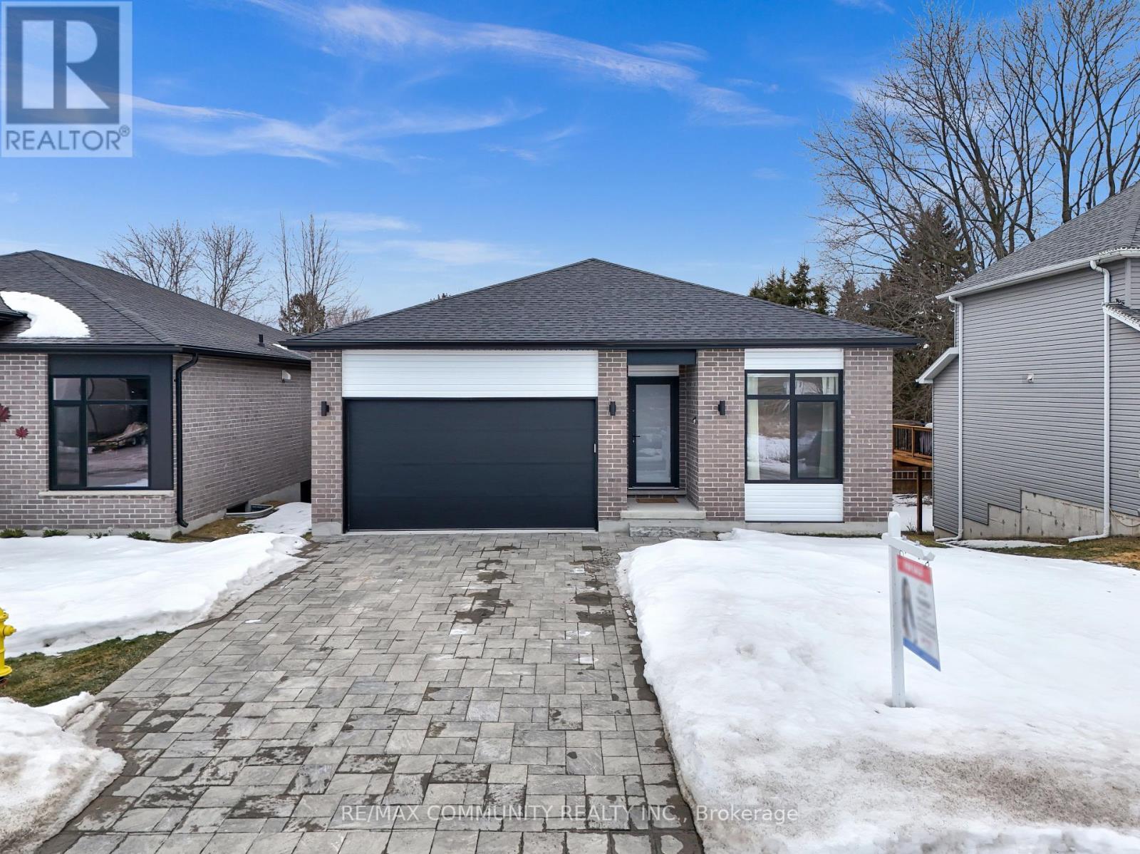 14 Alexander Circle, Strathroy-Caradoc, Ontario  N7G 0B4 - Photo 1 - X12203311