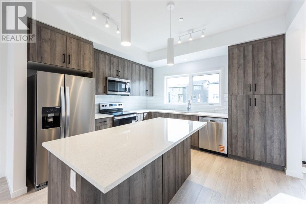 Property at 400 Hotchkiss Drive SE image 3