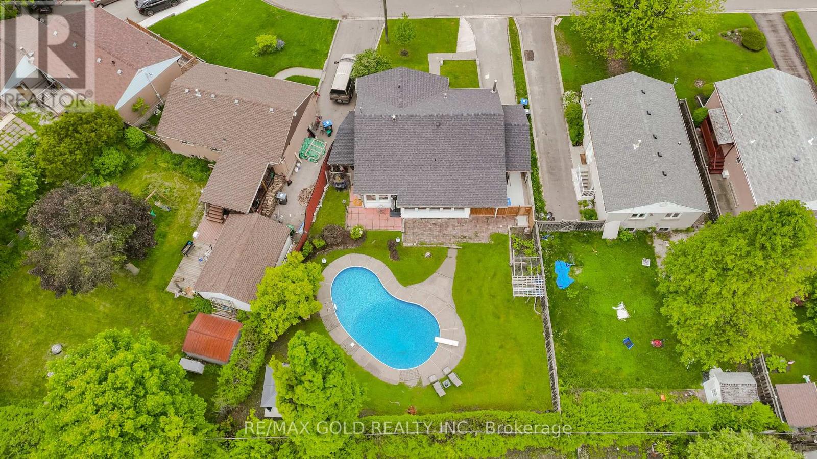 22 CARLYLE CRESCENT, Brampton, Ontario