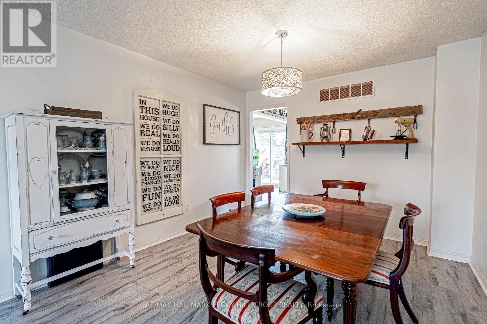 256 Hickling Trail, Barrie, Ontario  L4M 5W7 - Photo 4 - S12137152