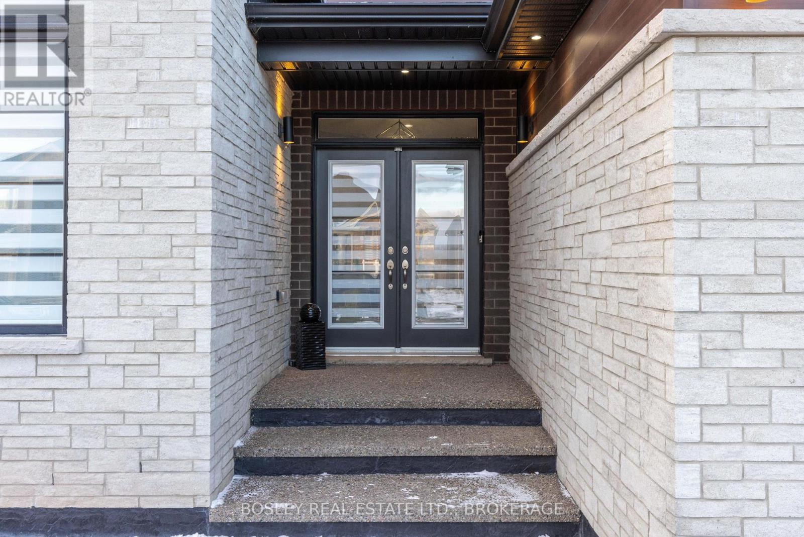 251 Shoreview Drive, Welland, Ontario  L3B 0H3 - Photo 10 - X12143600