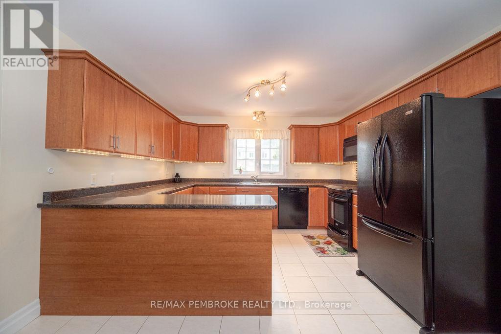 7 Vermont Meadows, Petawawa, Ontario  K8H 3N3 - Photo 10 - X12203365