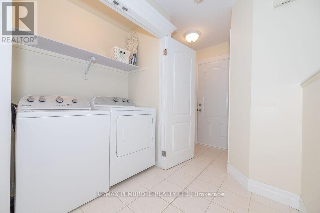 7 Vermont Meadows, Petawawa, Ontario  K8H 3N3 - Photo 16 - X12203365