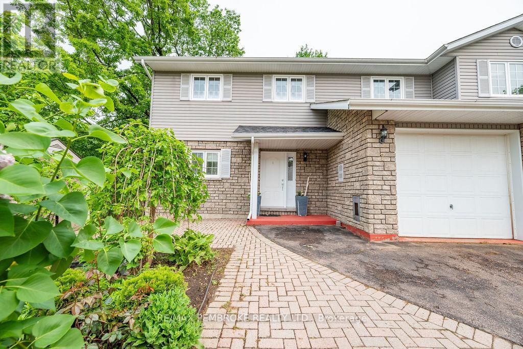 7 Vermont Meadows, Petawawa, Ontario  K8H 3N3 - Photo 2 - X12203365