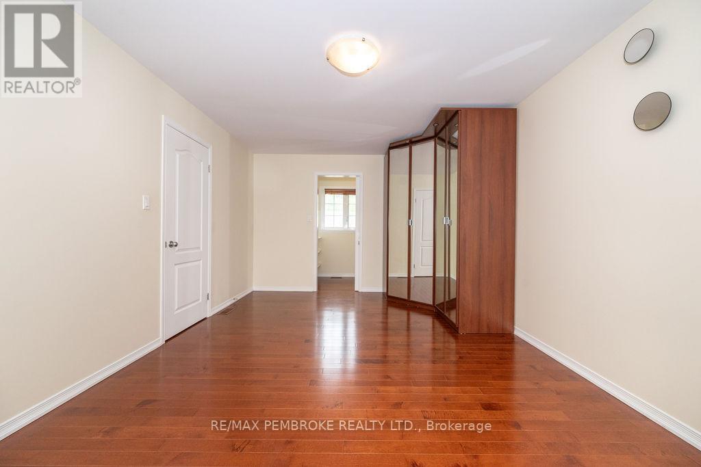 7 Vermont Meadows, Petawawa, Ontario  K8H 3N3 - Photo 21 - X12203365