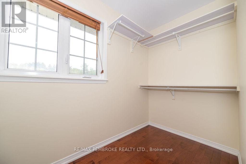 7 Vermont Meadows, Petawawa, Ontario  K8H 3N3 - Photo 23 - X12203365