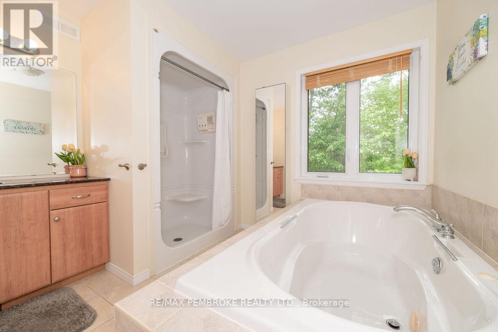 7 Vermont Meadows, Petawawa, Ontario  K8H 3N3 - Photo 25 - X12203365